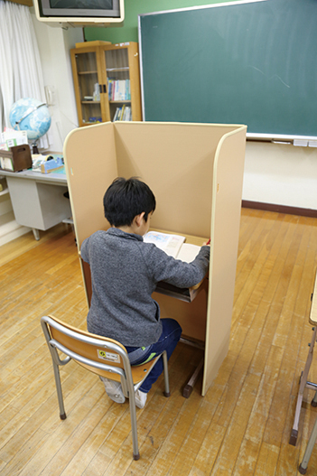 コンパクトパーテーション〈三つ折り全身用〉