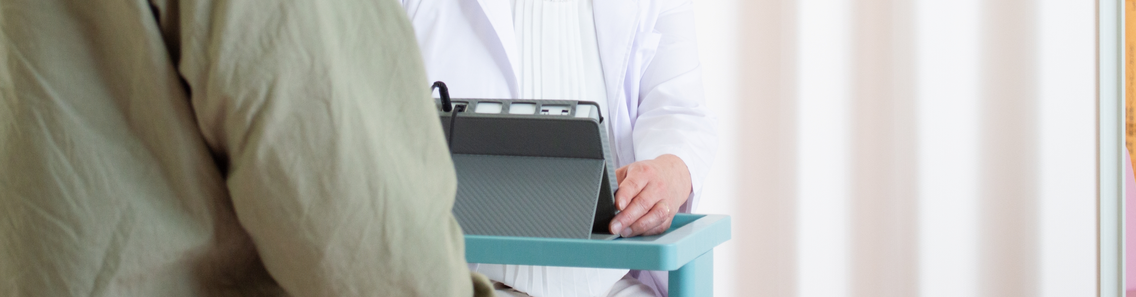 3段階調整可能なマルチアングルスタンド